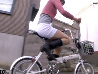 素人あや・ありさ ノーパンサイクリングで街中大疾走