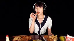 EAGLE 【ASMR】美女の咀嚼音をたっぷり楽しんだ後、口移しで美味しく食べさせてもらった。