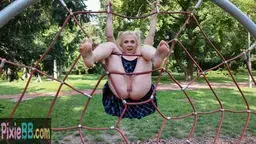  エリー・ショウとポルノ・ダンによる無修正、公共の場でのヌード、そして熱いセックスシーン Immoral Live