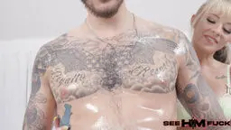 アステリア・ジェイドがマックス・カルテルのチンポをしごきながら、彼のアナルを舐め回す！ See Him Fuck