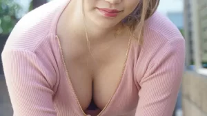 谷間ぱっくしムチムチ若奥さんにご近所さん速攻硬化